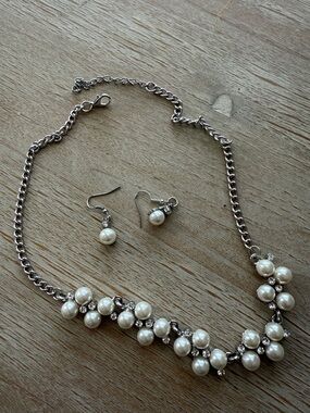 Source Unknown Silver-Tone Pearl Cluster Necklace with Matching Earrings - White